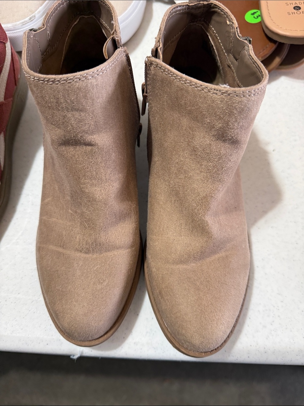 Carlos Santana Blush Suede Ankle Booties